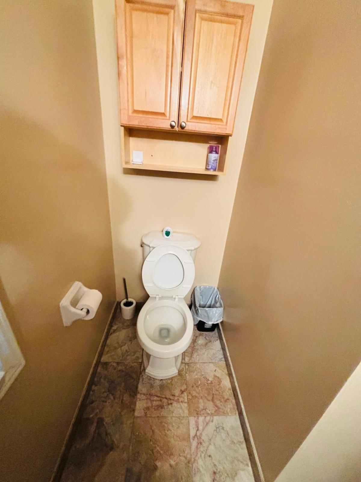 Room With Private Patio Next To Toronto Airport Mississauga Exteriör bild