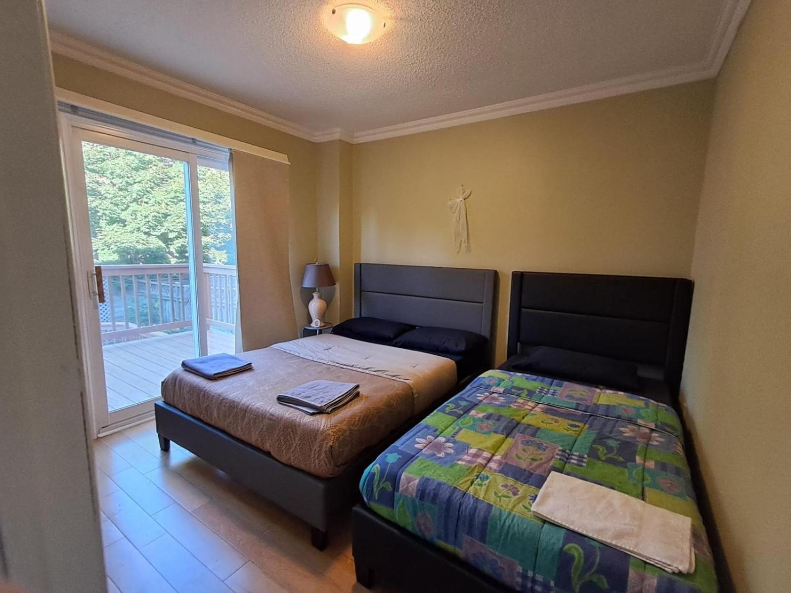 Room With Private Patio Next To Toronto Airport Mississauga Exteriör bild