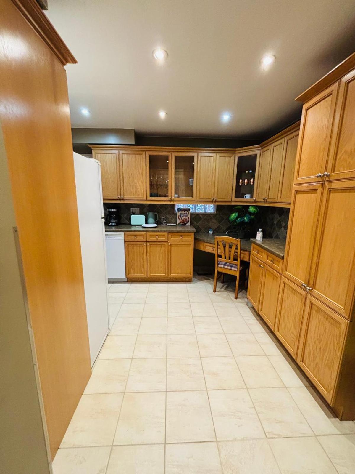 Room With Private Patio Next To Toronto Airport Mississauga Exteriör bild